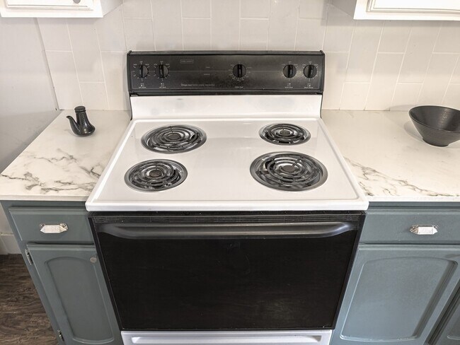 Building Photo - 384 N Post Oak Ln