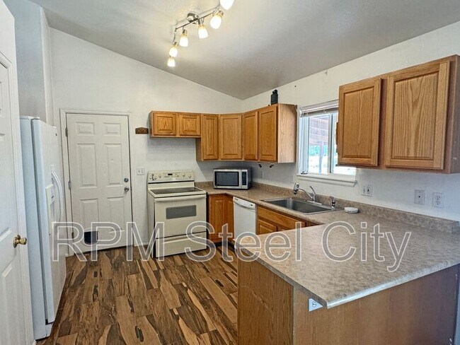 Building Photo - 1456 Gem Dr