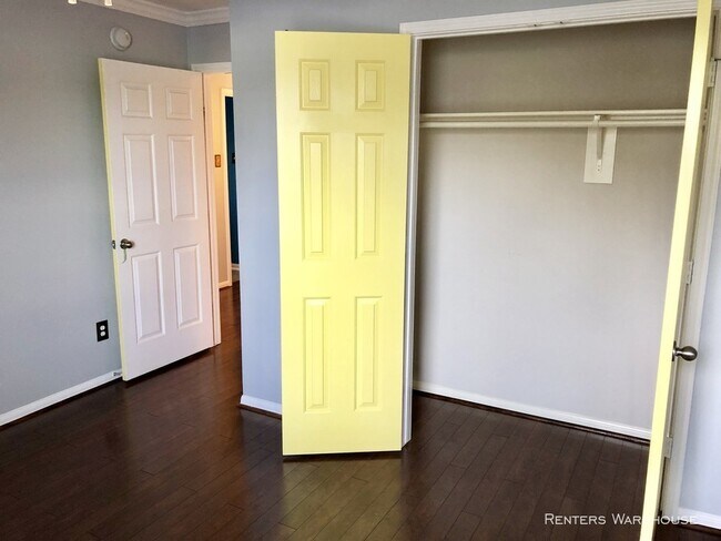 Building Photo - Stunning 3/2.5 townhome in Dominion Estates