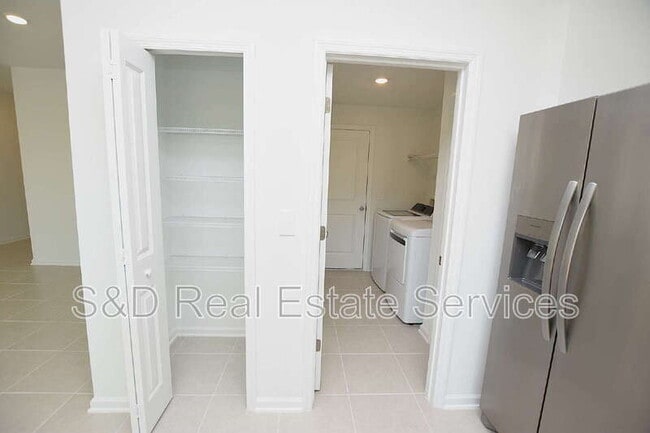 Building Photo - 2216 Rock Dr