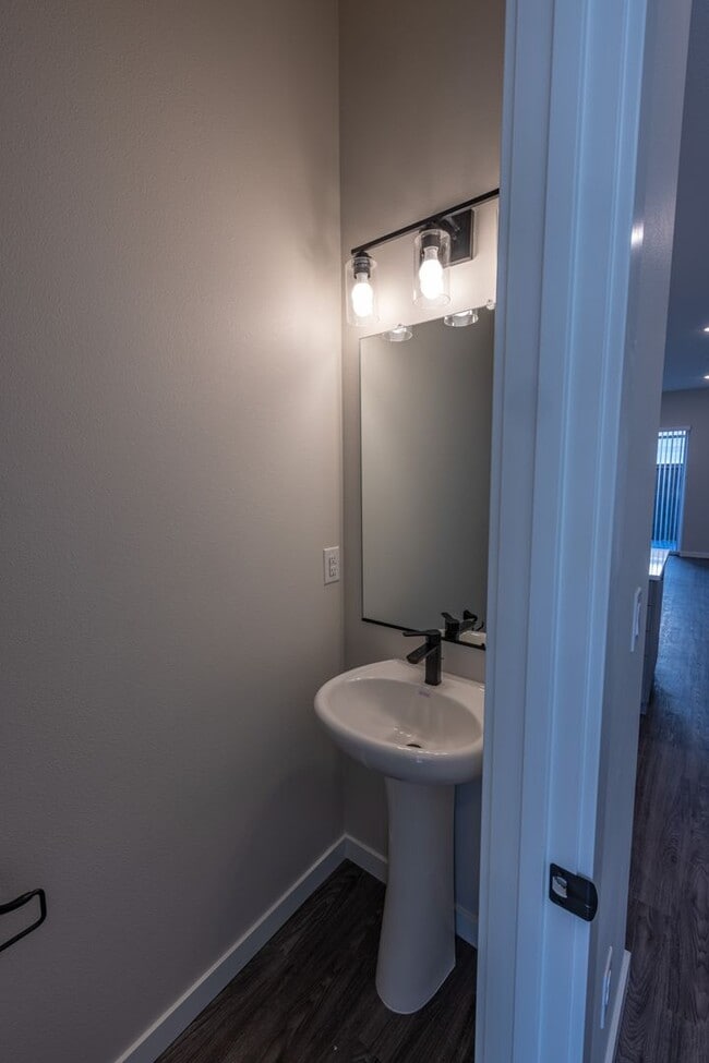 Building Photo - Built in 2024 - 3 bedroom with loft/office. Has AC.