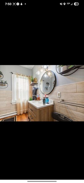 Building Photo - 41 Carleton Ave