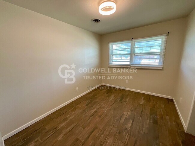 Building Photo - 4902 6th St