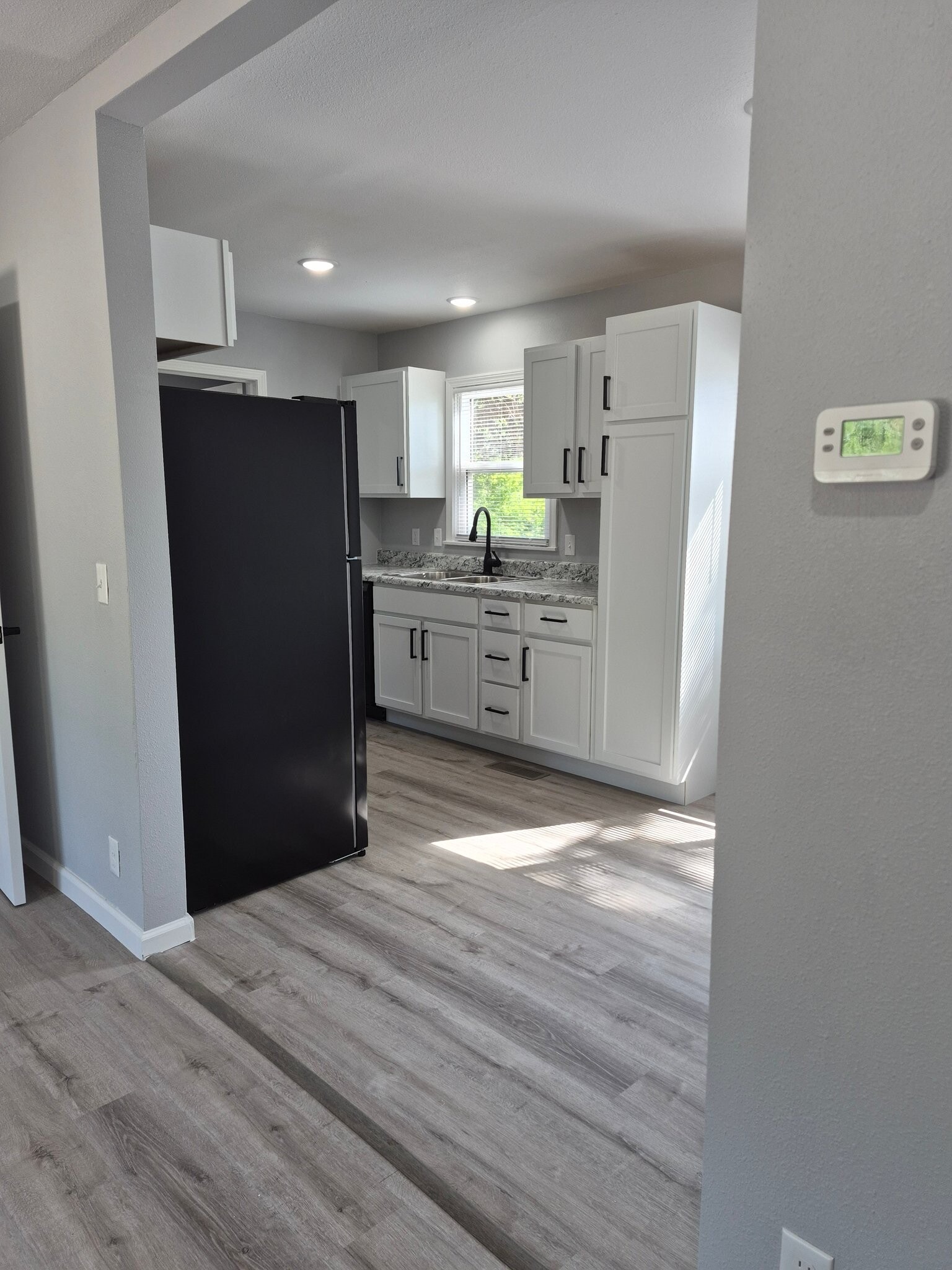 Building Photo - 312 S Rose Hill Rd