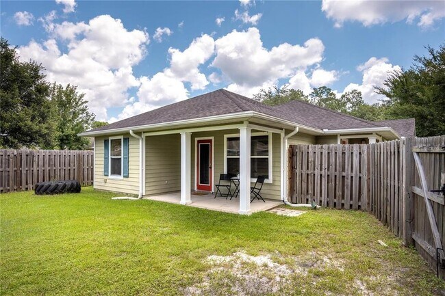 Building Photo - 1608 NE 45th Pl