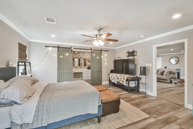 Building Photo - 24237 Creekwood Dr