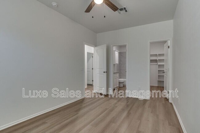 Building Photo - 11607 Mackenzie Wy