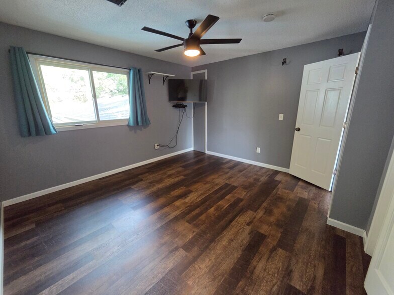 Main Bedroom - 629 Tyler St