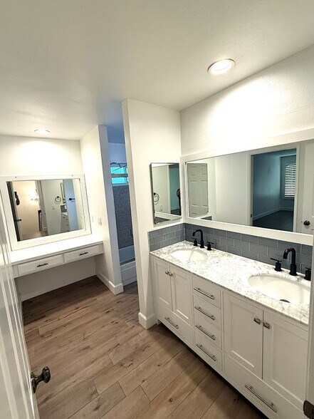 Building Photo - 2805 Unicornio St