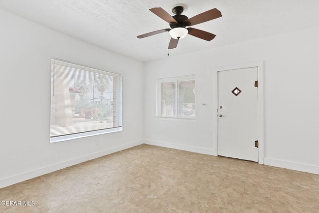 Building Photo - 325 Vista Hill Dr