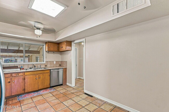 Building Photo - 4233 Hampshire Ln