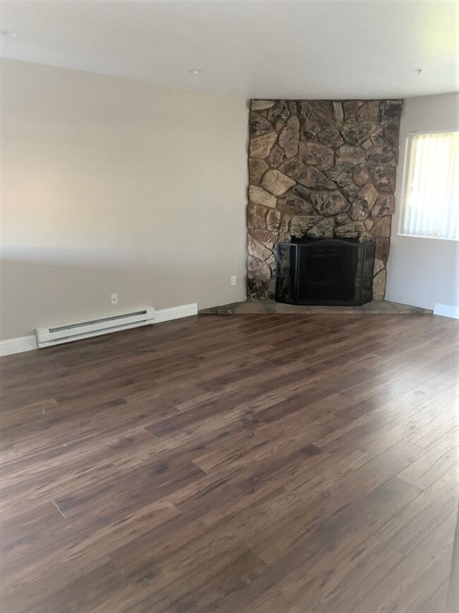 Building Photo - Lovely 2 bedroom PUD in the E Section of R...