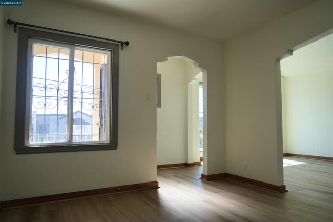 Building Photo - 158 W Moltke St