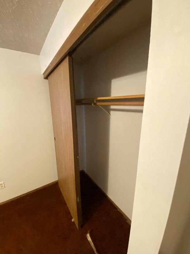 Building Photo - Cozy 3 Bedroom 1 Bath Home with Large Yard & 1 Car Attached Garage