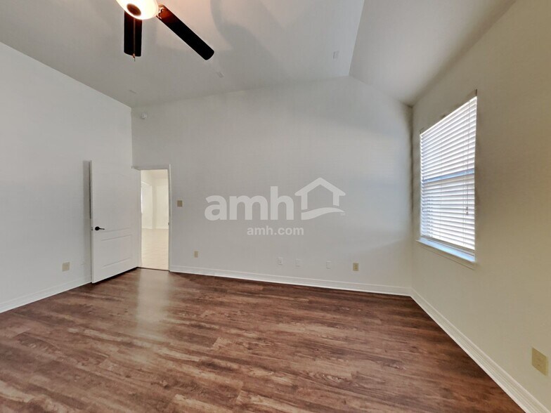 Building Photo - 10224 Forest Glade Ct