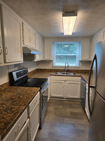 Kitchen - 4485 Golf Vista Cir