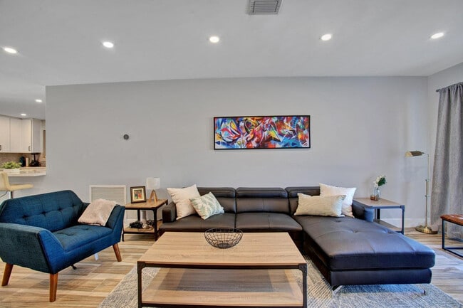 Building Photo - 2632 Madison St