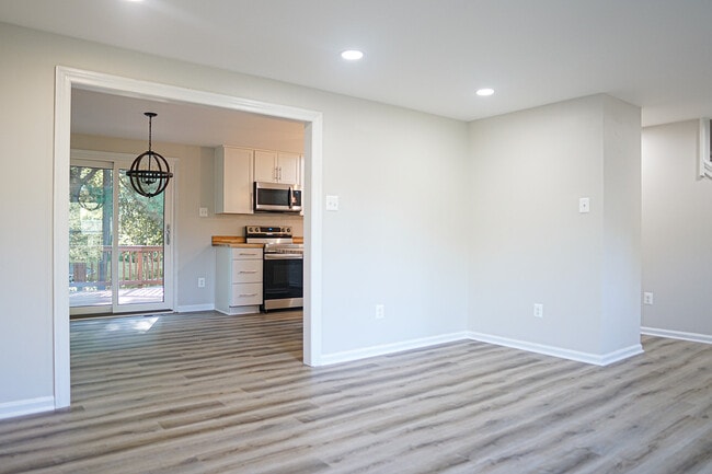 Building Photo - 12701 Carlsbad Ct
