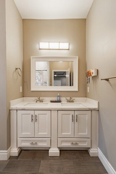 Building Photo - 1817 Rebecca Ln