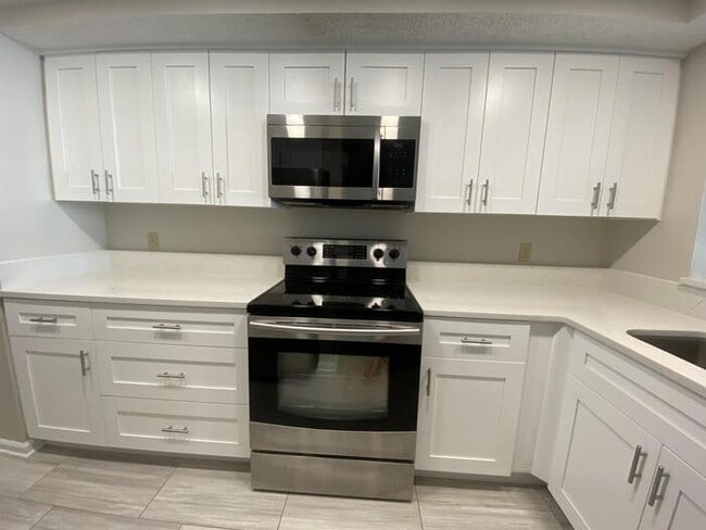 Building Photo - 275 1st St S