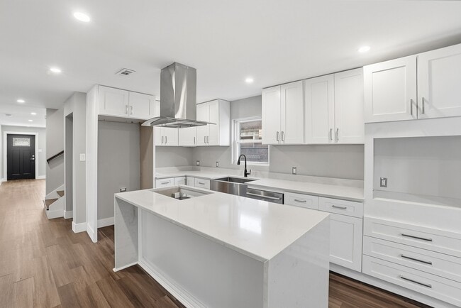 Building Photo - 4447 S Leamington Ave