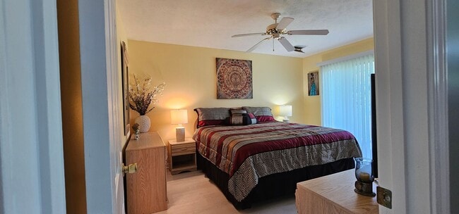 Building Photo - Beautiful 2 Bed / 2 Bath Furnished Condo A...