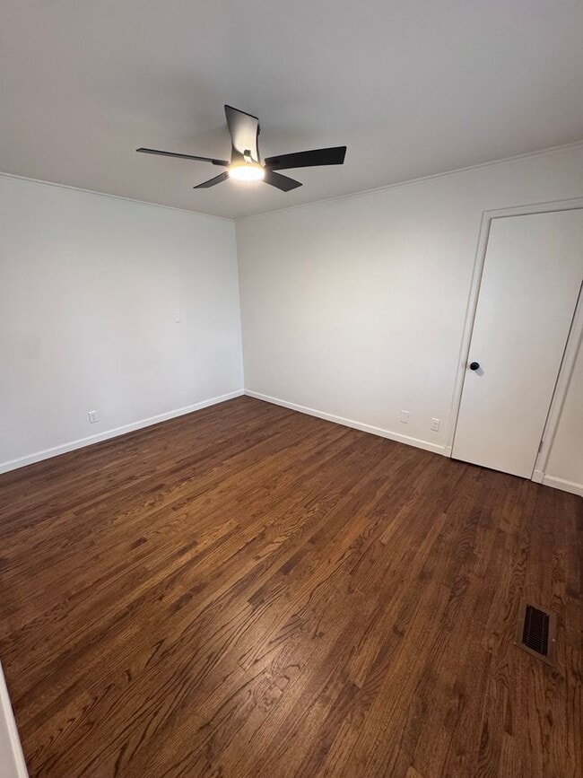 Building Photo - Midtown Charmer 2 Bed 2 Bath! Gorgeous Updates!