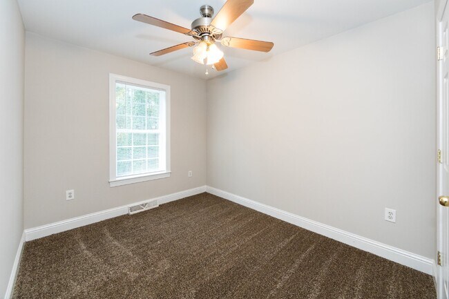 Building Photo - 814 King Arthur Dr