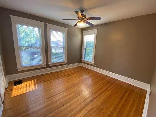 Building Photo - 28 E Northwood Ave