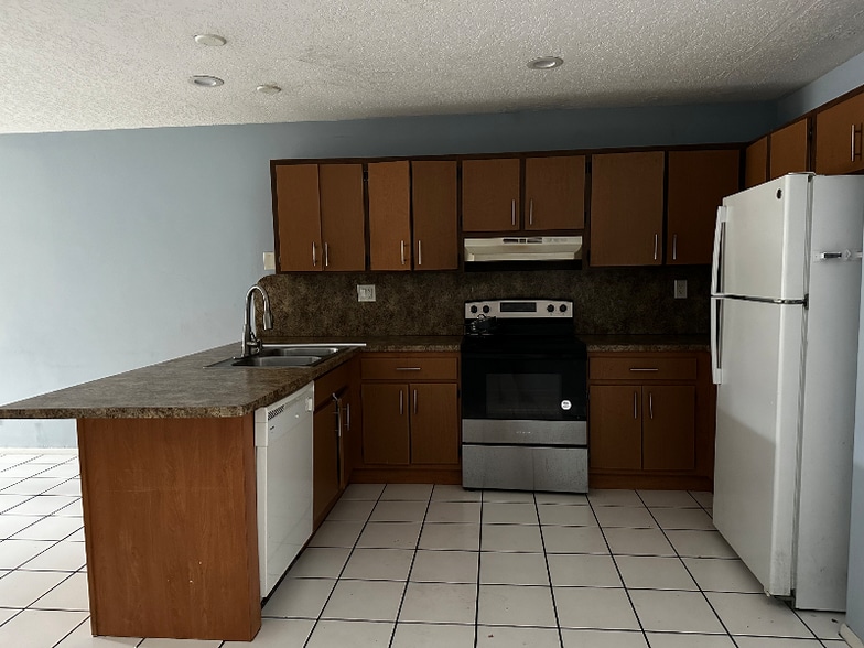 Building Photo - 3259 NW 118th Ln