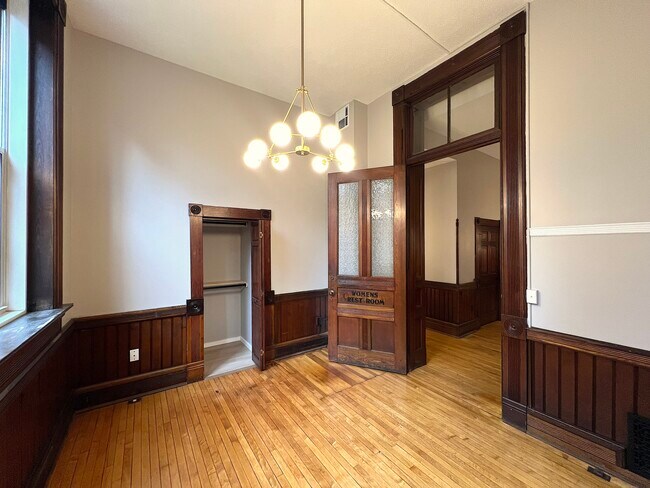 Building Photo - 27 Hillside Pl