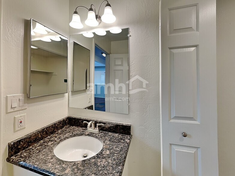 Building Photo - 14228 N 23rd St