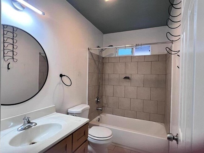 Building Photo - 1627 Fairview St