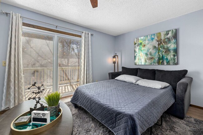 Building Photo - 9 August Ln