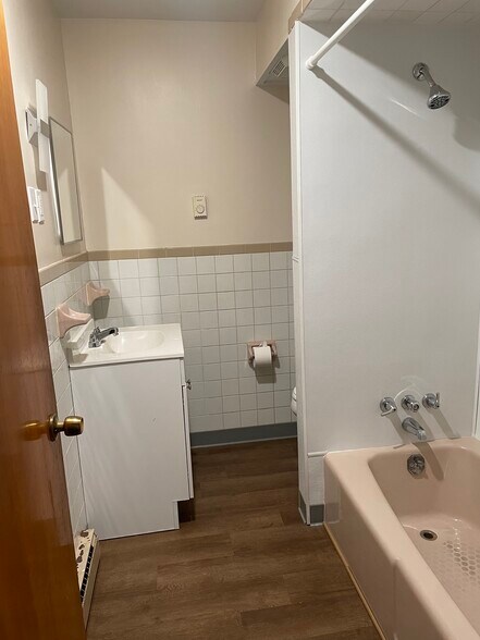 Building Photo - 111 Sunbury St