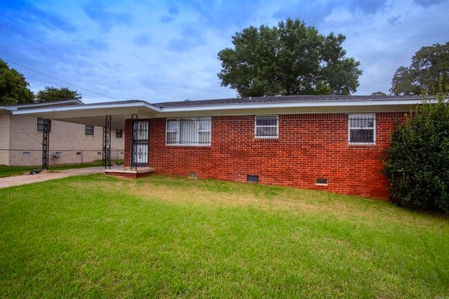 Primary Photo - 5805 Hopson Dr