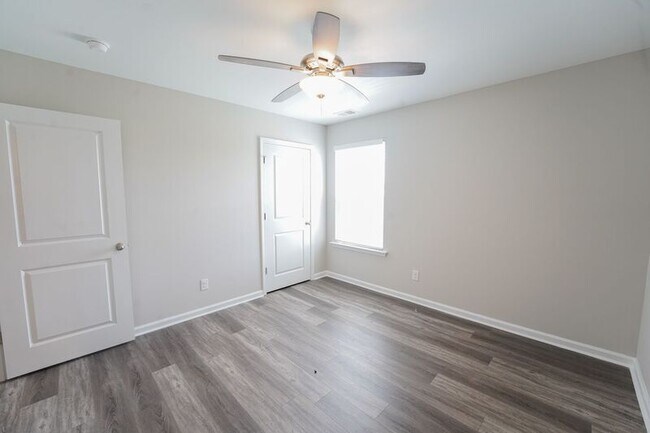 Building Photo - 105 Butternut Blvd