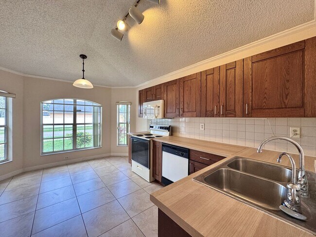 Building Photo - 11819 Hatcher Cir