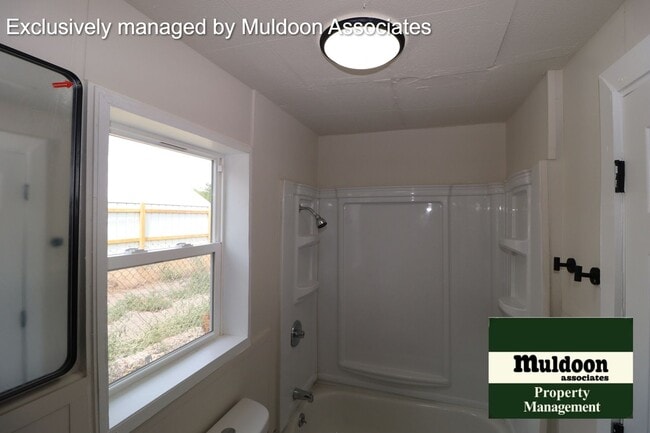 Building Photo - Affordable 1 bed 1 bath remodeled and read...