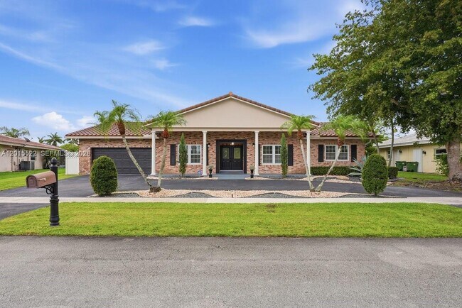 Building Photo - 16530 Lake Tree Dr