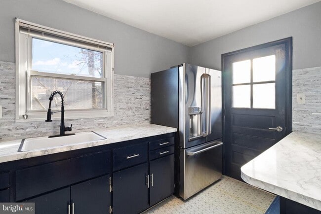 Building Photo - 2444 S Culpeper St