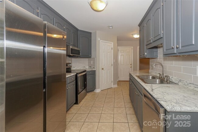 Building Photo - 840 Emerson Dr
