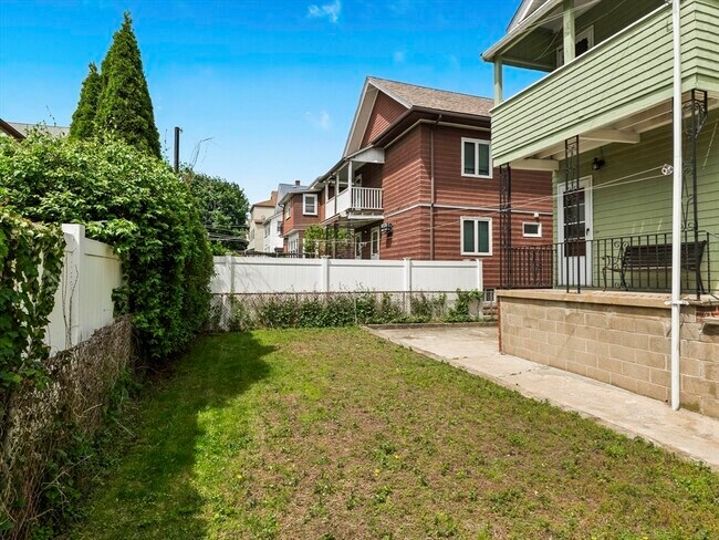 Building Photo - 37 Wright Ave