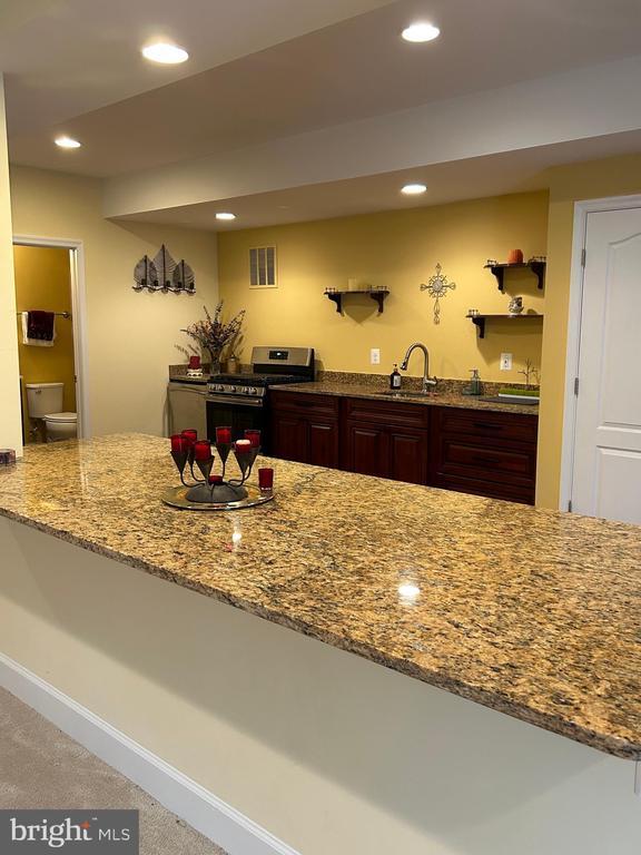 Building Photo - 41857 Rawnsley Dr