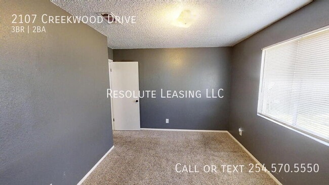 Building Photo - 2107 Creekwood Dr