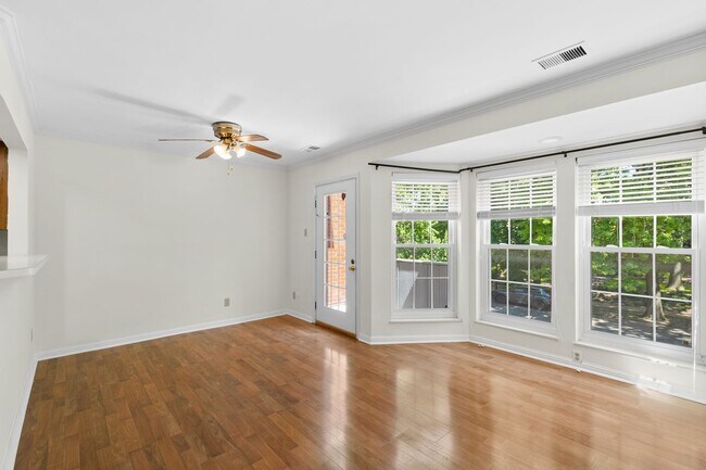 Building Photo - Spacious 1,440 SF Central West End Home with Garage Parking, Pool Access & Close to BJC/WashU