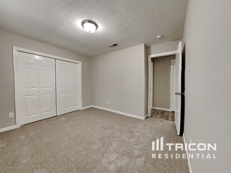 Building Photo - 14202 Clear Forest Dr