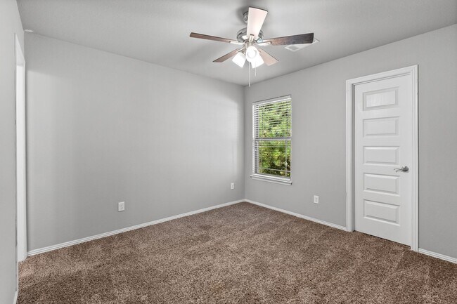 Building Photo - The Perfect Rental in Rupple Meadows!