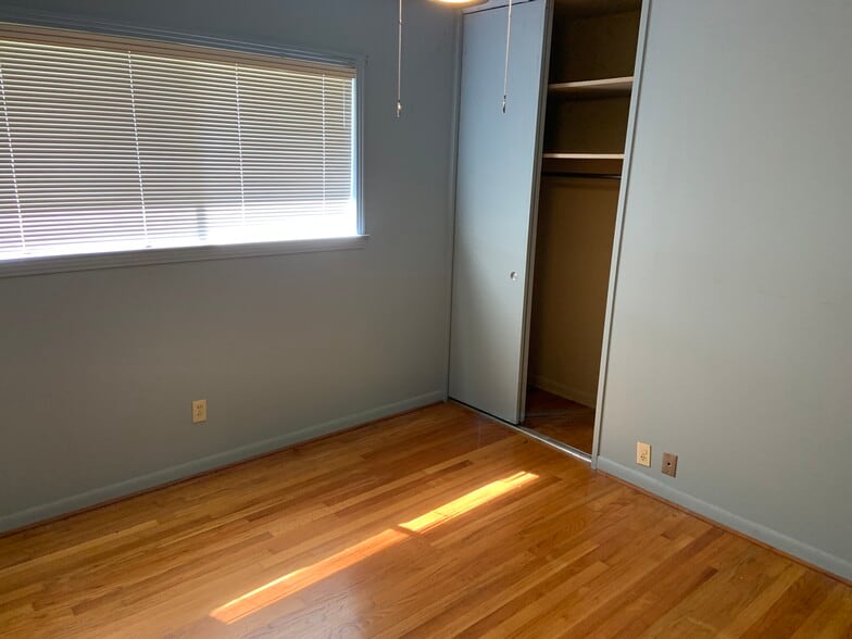 Building Photo - 56 Meadowlane Dr