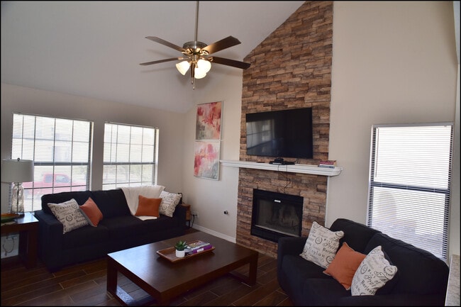 Building Photo - 7229 Canyon Run Dr